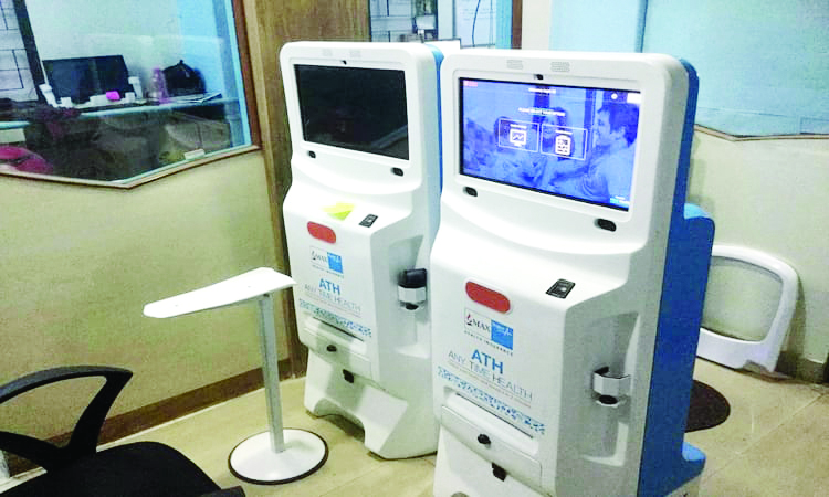 Health ATM center set up on Solapur railway station; There will be 2 types of tests for 5 rupees | सोलापूर रेल्वेस्थानकावर उभारले हेल्थ एटीएम सेंटर; ५० रूपयांत होणार १६ प्रकारच्या चाचण्या  
