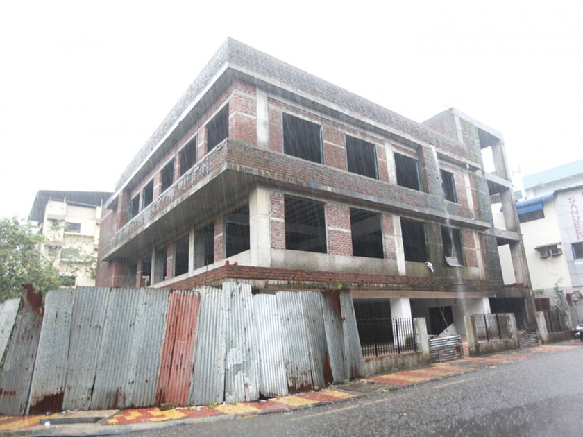 Construction of multi-purpose building in Vashi; | वाशीतील बहु-उद्देशीय इमारतीचे काम रखडले; प्रशासनाचे दुर्लक्ष