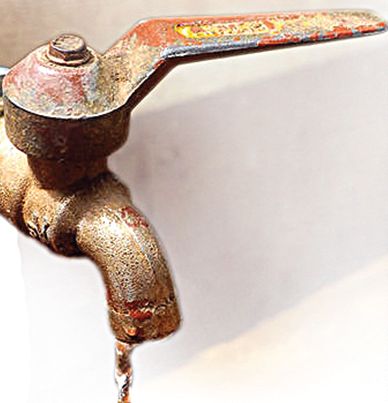Severe water scarcity begins in Kamothe Colony; Water supply at low pressure | कामोठे वसाहतीमध्ये तीव्र पाणीटंचाई सुरू; कमी दाबाने पाणीपुरवठा