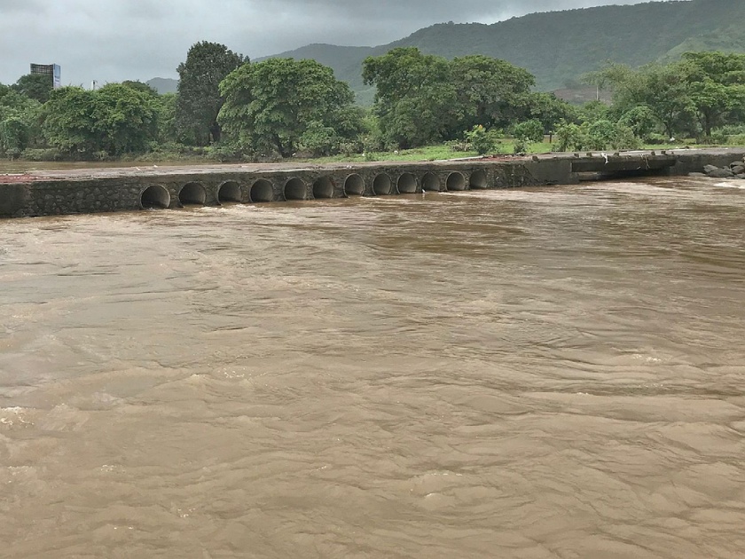 Nandgaon bridge becomes dangerous | नांदगाव पूल बनला धोकादायक; अपघाताची भीती