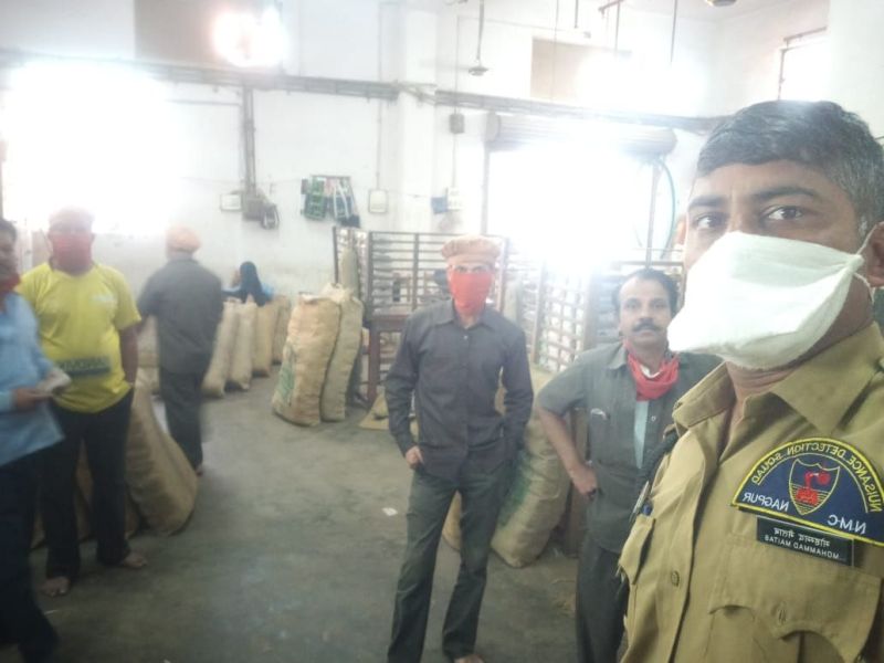 Avoiding orders continue work: Thawkar Company and Bajaj showroom fined | आदेश झुगारून काम सुरू ठेवले :  ठवकर कंपनी व बजाज शोरूमवर लाखोंचा दंड 