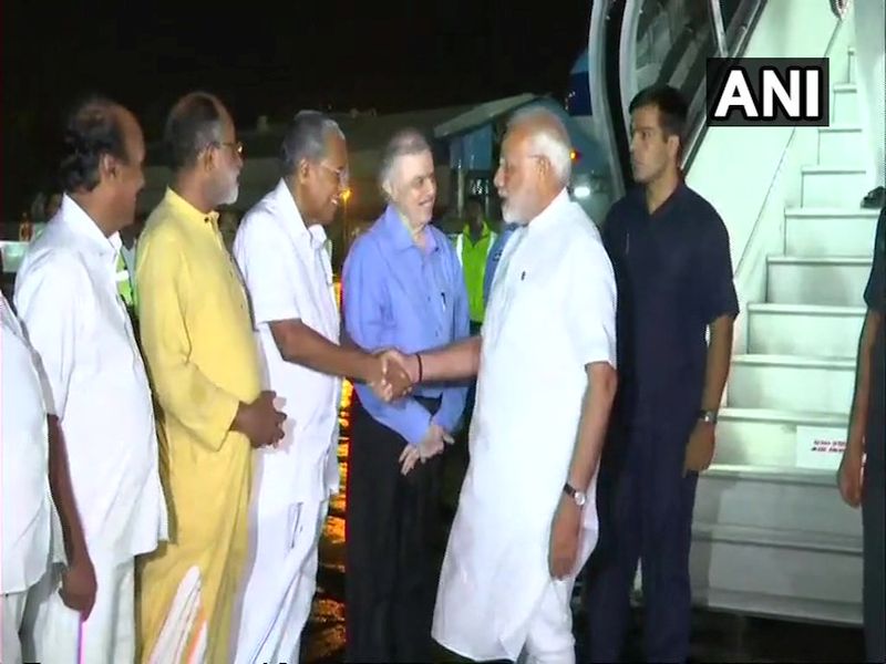 Prime Minister Narendra Modi in Kerala to review flood situation | Kerala Floods : पुरस्थितीचा आढावा घेण्यासाठी पंतप्रधान नरेंद्र मोदी केरळमध्ये