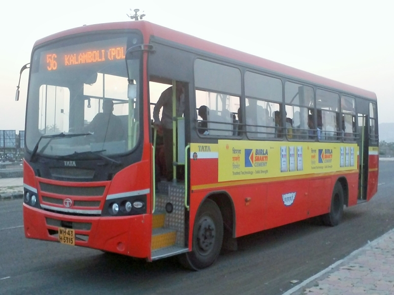  NMMT bus premises due to wipers | वायपरअभावी एनएमएमटीच्या बस आगारात