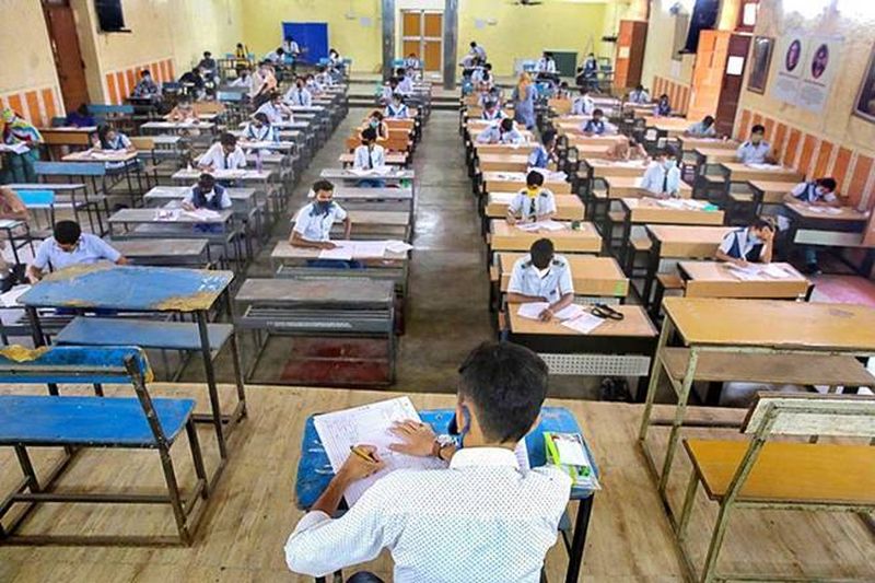 'NEET' exams tomorrow at 19 centers in Corona | कोरोनाच्या सावटात १९ केंद्रांवर उद्या 'नीट' परीक्षा