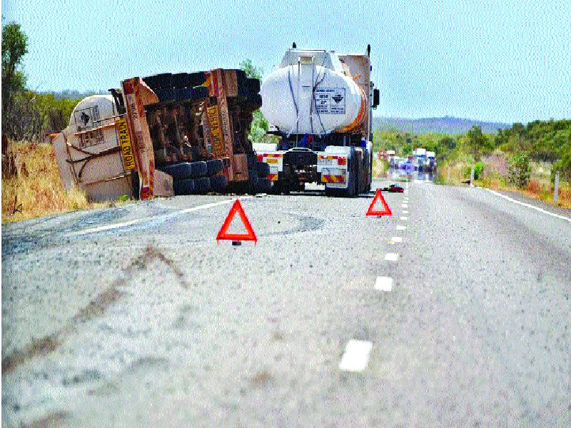  Troubles with the smell of chemicals on the highway, Mumbai - Goa highway incident | महामार्गावर रसायनाच्या वासाने त्रास, मुंबई - गोवा महामार्गावरील घटना