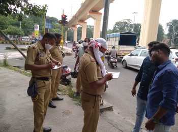 516 citizens fined for not wearing mask in Nagpur | नागपुरात मास्क न लावणाऱ्या ५१६ नागरिकांना दंड