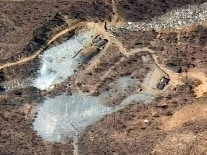 Foreign media arrive in North Korea to cover nuclear test site closure | उत्तर कोरियाच्या अणू चाचणी केंद्राला भेट देणार परदेशी पत्रकार, द. कोरियन पत्रकारांना नाकारली परवानगी