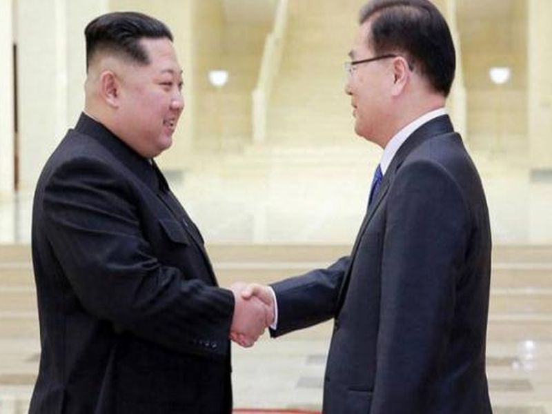 North and South Korea install a telephone line as leaders prepare for next week's summit at Panmunjom | दक्षिण आणि उत्तर कोरियामध्ये टेलिफोन हॉटलाइनची स्थापना