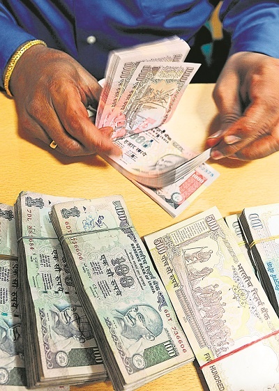 9 thousand notes made by Janata Bank are fake | जनता बँकेकडुन जमा करण्यात आलेल्या ९ हजाराच्या नोटा बनावट