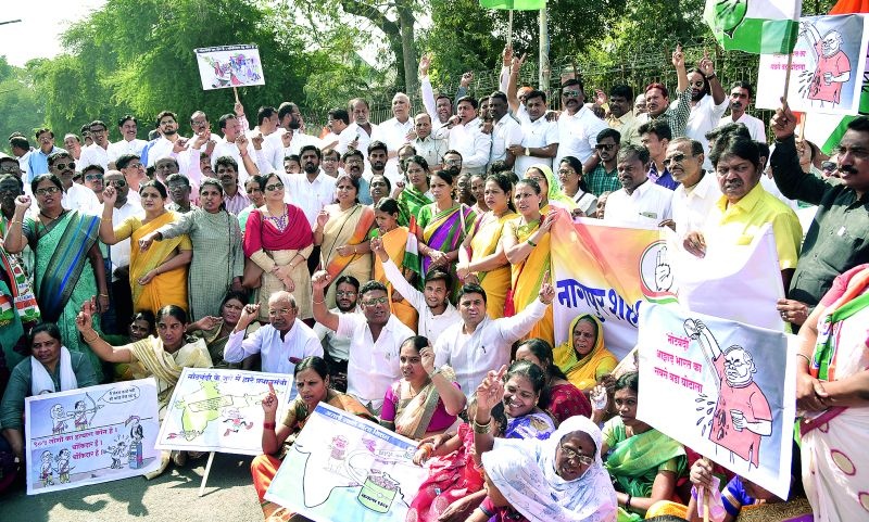 Congress aggressive on demonetization in Nagpur | नागपुरात नोटाबंदीवर काँग्रेस आक्रमक