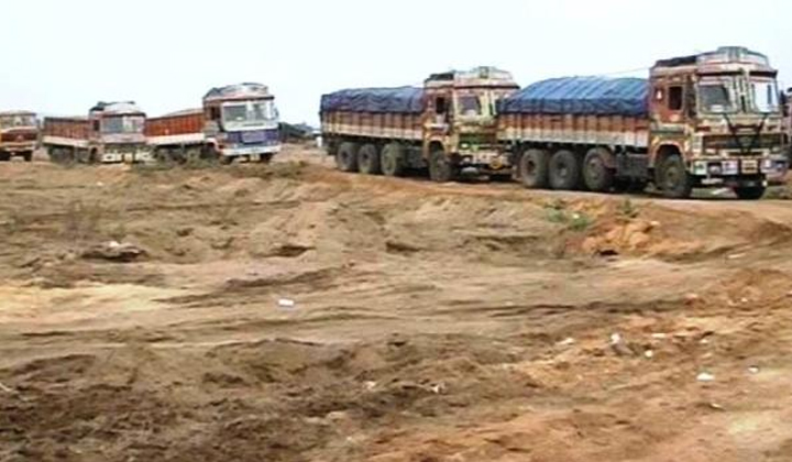  Notice to illegal sand transport truck drivers | रेतीची अवैध वाहतूक करणाऱ्या ट्रकचालकांना नोटीस