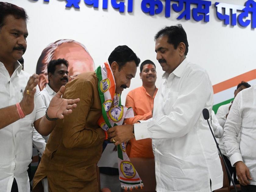 Loksabha Election 2024: Sanjay Kokate of Madha constituency of Shinde's Shiv Sena finally joined the Pawar group | शिंदेच्या शिवसेनेचे माढा मतदारसंघातील नाराज संजय कोकाटे अखेर पवार गटात दाखल