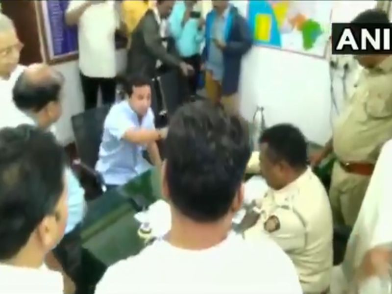 Video Nitesh Rane's confusion in police station, if I arrested ... | Video : नितेश राणेंचा पोलीस ठाण्यात गोंधळ, मला अटक केली तर...