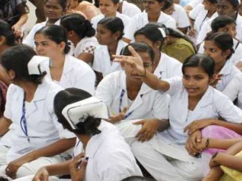 125 nurses at Daga Hospital on strike Demand for permanent employment | डागा रुग्णालयातील १२५ परिचारिका संपावर; नोकरीत स्थायी करण्याची मागणी 
