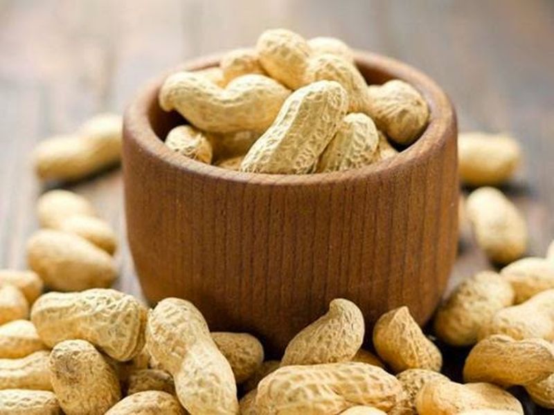 benefits of jaggery and peanut | थंडीमध्ये गुळ आणि शेंगदाणे खाणं ठरतं फायदेशीर!