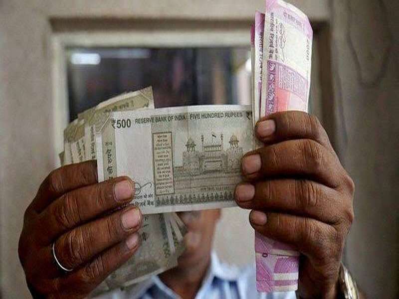 Debt excuses traders in navi mumbai | कर्जाच्या बहाण्याने व्यापाऱ्यांना गंडा