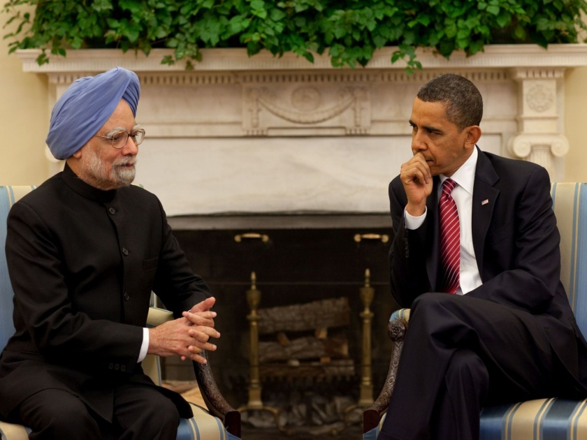 Barack Obama on Dr Manmohan Singh Had resisted calls to retaliate against Pakistan after 26 11 attacks | २६/११ नंतर मनमोहन सिंगांनी पाकविरोधात कारवाई करण्यास टाळटाळ केली; ओबामांचा दावा