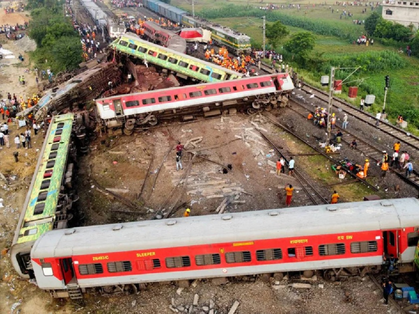 Someone suddenly screams, someone laughs! The 40 injured in the Odisha train accident were shocked | काेणी अचानक किंचाळतो, कोणी हसतो! रेल्वे अपघातातग्रस्तांना बसला जबर धक्का