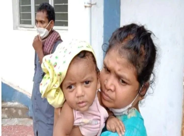 CoronaVirus : Andhra pradesh 4 month old recovers from corona virus after being on ventilator for 18 days | आनंदाची बातमी! तब्बल १८ दिवस व्हेंटिलेटरवर राहून ४ महिन्यांच्या चिमुकलीची कोरोनावर मात