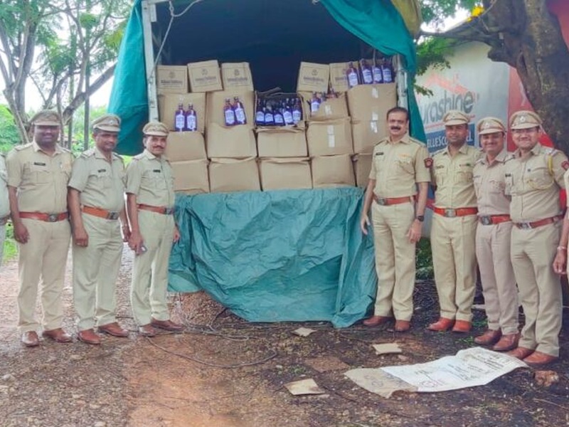 Major Action by State Excise Department; Liquor worth 24 lakh seized in Malgaon | राज्य उत्पादन शुल्क विभागाची मोठी कारवाई; मळगावात २४ लाखांची दारू जप्त