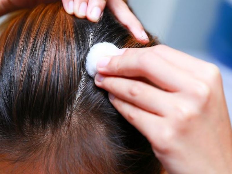 Get rid of oily scalp with this easy hair wash | केसांचा चिकटपणा दूर करण्यासाठी करा हा घरगुती उपाय!