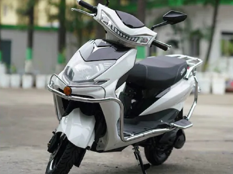 Okaya Faast Electric Scooter Launched in India Priced From Rs 89999 | फुल चार्जवर २०० किमीची रेंज, भन्नाट फीचर्स; १,९९९ रुपयांत बुक करता येणार 'ही' स्वदेशी Electric Scooter