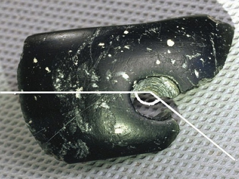 40000 year old bracelet found in Siberia made by extinct human species | गुहेत सापडली ४० हजार वर्ष जुनी बांगडी, चमक पाहून वैज्ञानिक झाले हैराण