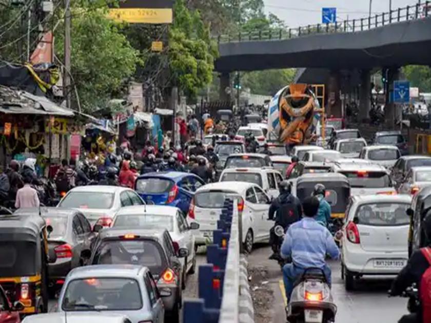 The dual carriageway on the old Mumbai-Pune road will be restored after three years, saving motorists a detour | जुन्या मुंबई-पुणे रस्त्यावरील दुहेरी वाहतूक तीन वर्षांनी पूर्ववत, वाहनचालकांचा वळसा वाचणार
