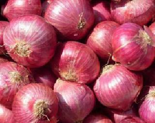 Inadequate auction of the field in Nashik, prices of onion will be expensive? | नाशिकमध्ये शेतमालाचा लिलाव आजपासून बंद, कांद्याचे दर महागणार ?