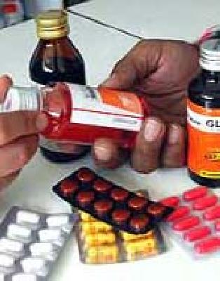 124 drug shops cancellations | १२४ औषधी दुकानांचे परवाने रद्द