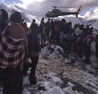 Number of snowcapped 30; Three Indians dead | हिमवादळ बळींची संख्या ३०; मृतांत तीन भारतीय