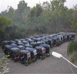 Akola city confiscates 52 autorickshaws | अकोला शहरात ५२ ऑटोरिक्षा जप्त