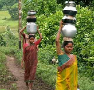 Women's water distribution | महिलांची पाण्यासाठी वणवण