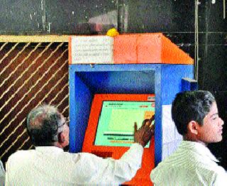 More than 120 ticket windows are available on the market | म.रे.वर हव्यात आणखी १२0 तिकीट खिडक्या