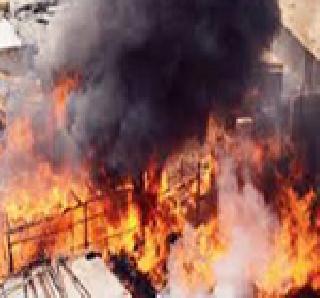 In Kashmir, slums fire, 10 laborers killed | काश्मीरमध्ये झोपडयांना आग, १० मजूर ठार