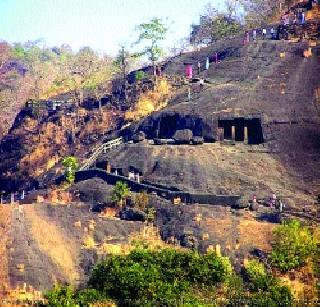 Seven new caves in Kanheri area | कान्हेरी परिसरात सात नव्या गुंफा!