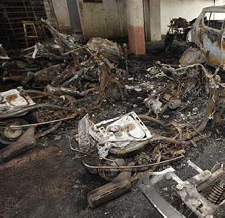 Pune: Darna burns 7 cars, due to rage on the channel | पुणे: वहिनीवरील रागामुळे दिराने जाळल्या 7 गाड्या