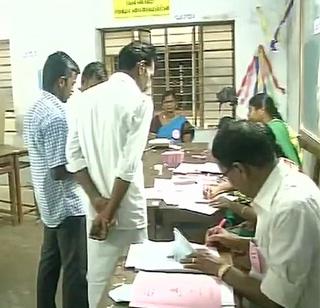 Polling in the last phase of elections, Tamil Nadu, Kerala, Puducherry | निवडणुकीचा शेवटचा टप्पा, तामिळनाडू, केरळ, पुडूच्चेरीमध्ये मतदान