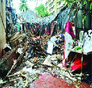 Tension for demolition of Ambedkar Bhawan | आंबेडकर भवन पाडल्याने तणाव