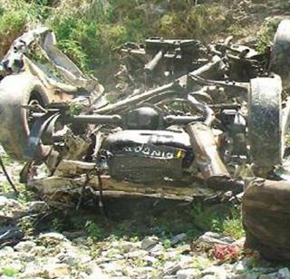 Due to the rain the jeep collapsed in the 500ft valley, killing 10 | पावसामुळे जीप ५०० फूट दरीत कोसळली, १० ठार