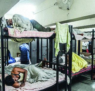 Night shelters for homeless people | बेघरांना रात्र निवाऱ्यांचा आधार