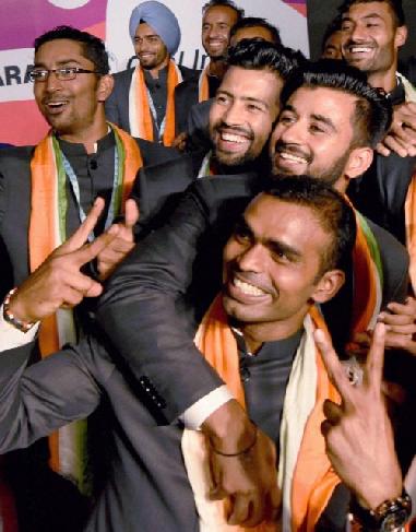 Indian players to the Olympics depart | ऑलिम्पिकसाठी भारतीय खेळाडू रवाना