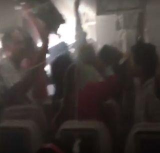 VIDEO: Riding a baggage of passengers instead of saving lives during an accident | VIDEO: विमान अपघातावेळी जीव वाचवण्याऐवजी प्रवाशांची सामान घेण्याची घाई