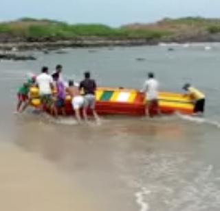 Fishermen escaped from the wreckage of the waves in Malvan | मालवणमध्ये लाटांच्या तडाख्यात मच्छिमारांची होडी बुडाली