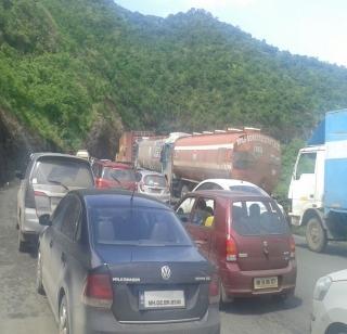 Khamatti valley traffic stop! | खंबाटकी घाटात वाहतुकीची कोंडी !