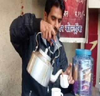 Tea drink Somnath Giram, admitted to a hospital in a critical accident | चहावाला सोमनाथ गिरामला भीषण अपघात, रुग्णालयात दाखल