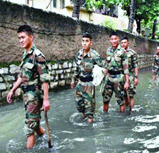 Army deployed in flood-hit Hyderabad | पूरग्रस्त हैदराबादेत लष्कर तैनात