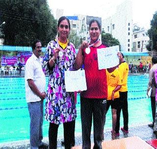 In the swimming competition, Marmade has four gold and two silver medals | जलतरण स्पर्धेत मार्मडे यांना ४ सुवर्ण, २ रौप्य पदक