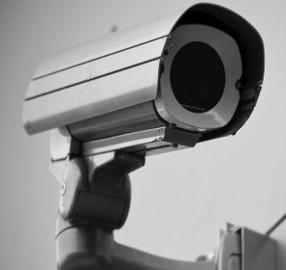 CCTV brought to the house for surveillance of wife | बायकोवर पाळत ठेवण्यासाठी घरभर लावले सीसीटीव्ही