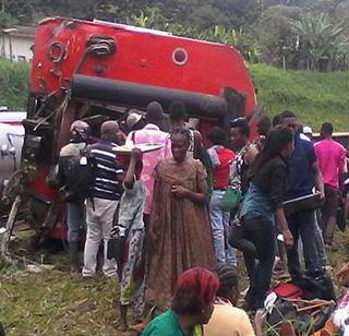 Train accident in Cameroon, 53 passengers die | कॅमरुनमध्ये ट्रेन अपघात, 53 प्रवाशांचा मृत्यू
